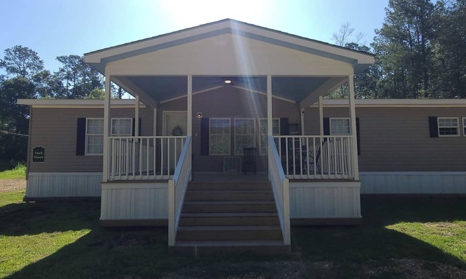 Pine Grove House | Mark House with lots of space for 16 guest in quiet country setting.