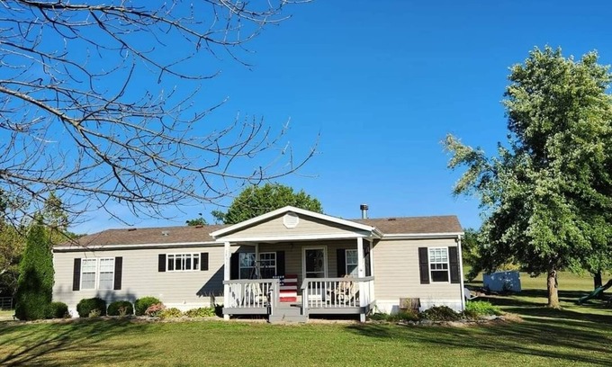 Perry House | Experience Mark Twain Lake in Perry, MO – Rated 10/10!
