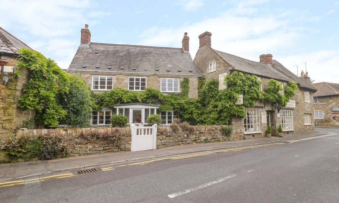 Abbotsbury Cottage | Inviting MARKET HOUSE: Cozy Country Cottage in Abbotsbury