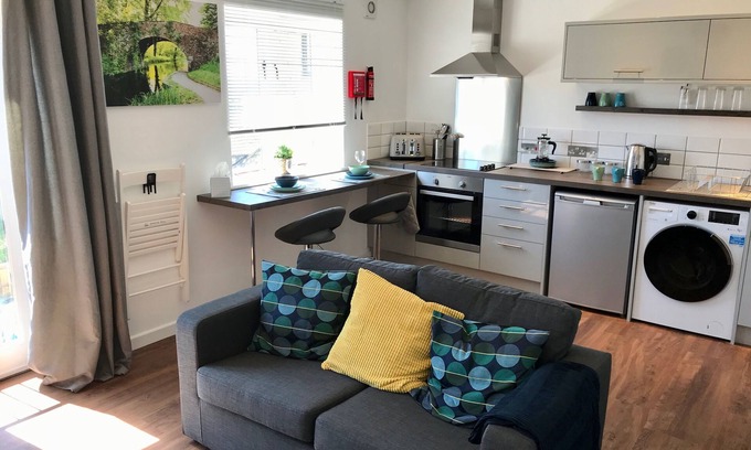 Stroud Apartment | Cozy Market Town Apartment Near the Cotswolds - Ideal for Workers