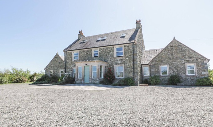 Newton Stewart House | Pet-Friendly Marl House with Ocean Views in Whithorn