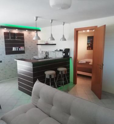Bernalda House | Pet-Friendly Getaway at Marlen's House - Guest Rated 9.6