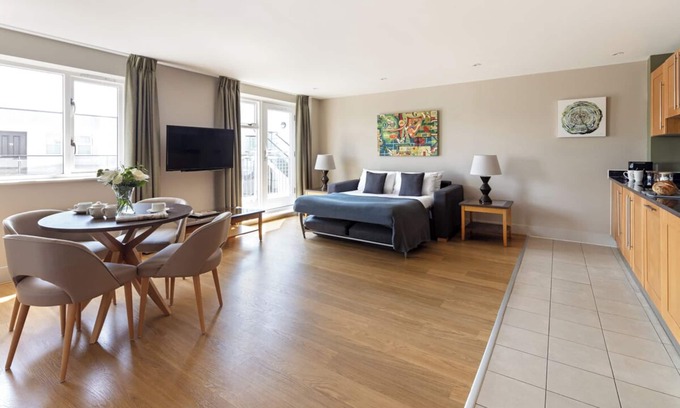Stepney Green Apartment | Stylish Marlin Apartments in Limehouse - 4-Star Comfort