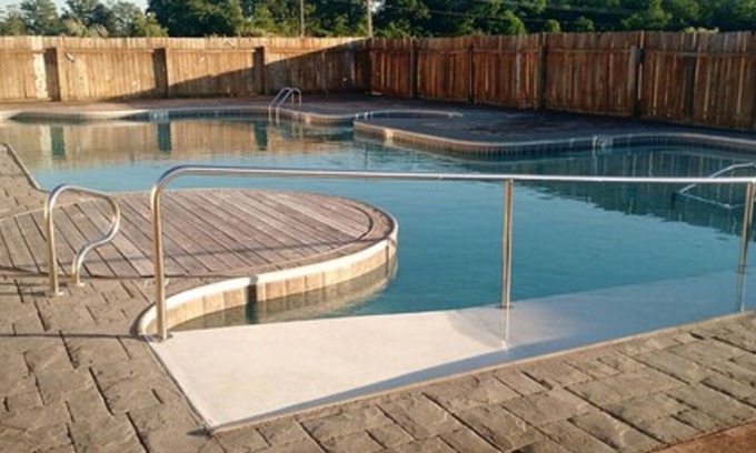 Marlinton Hotel | Comfortable Stay at Marlinton Motor Inn with Pool & Restaurant
