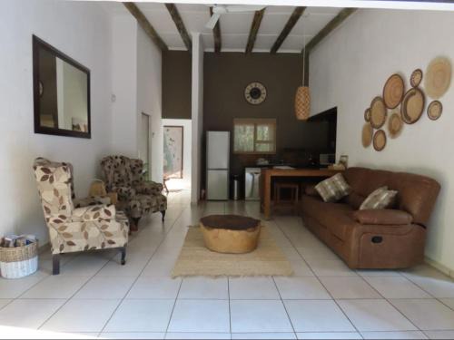 Marloth Park Apartment | Oceanfront Marloth Cottage: 4-Star Stay with Pool Access