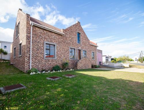 Struisbaai House | Family-Friendly Retreat at Marlyn 39: Your Perfect Getaway