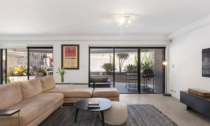 Maroubra Apartment | Cozy Maroubra Guest Suite with Ocean Views & Kitchen Access