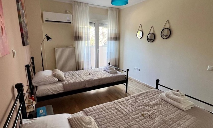 Vrilissia Villa | Marousi Escape - Conveniently situated - Quiet, Green & 5 min walk from trains
