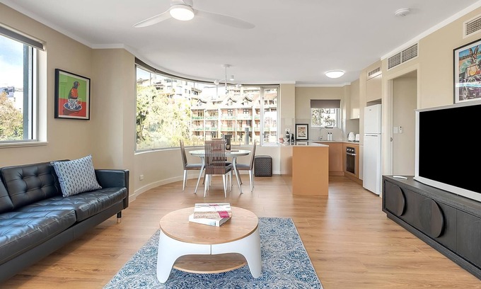 Woolloomooloo Apartment | Marquis II - Massive One Bedroom, Fully Renovated Designer Apartment in the Heart of Kings Cross