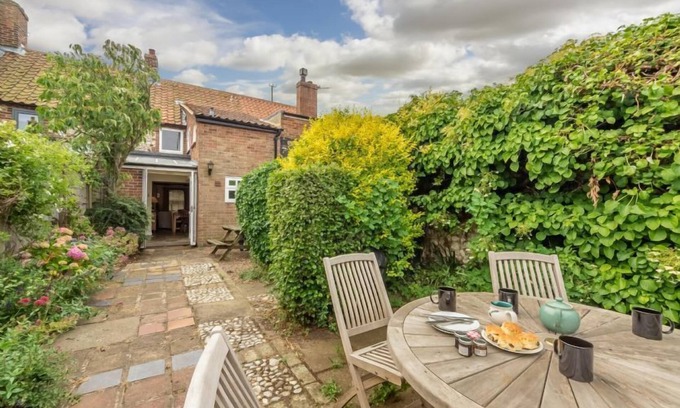 Brancaster Staithe Cottage | Cozy Marram Cottage with Ocean View in Brancaster Staithe