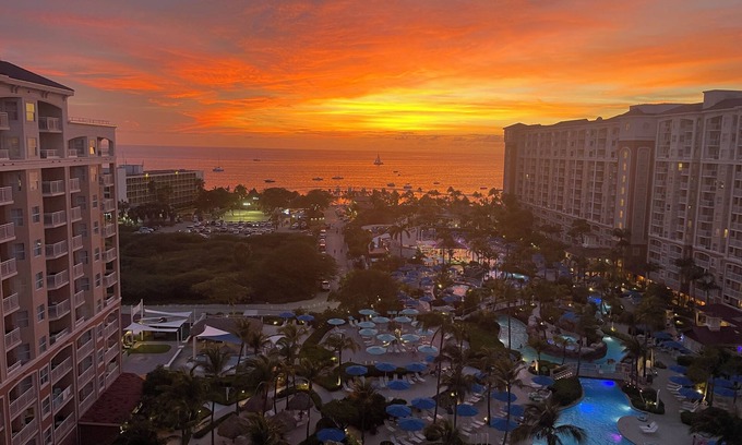 Palm Beach Hotel | Marriott Aruba Surf Club Studio with 1 Bed and 1 Sofa Bed, August 9-16, 2026