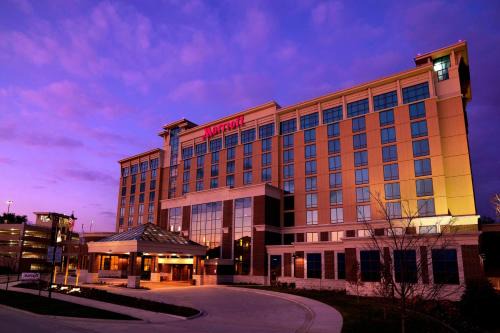 Normal Hotel | Relax at Marriott Bloomington Normal Hotel & Conference Center