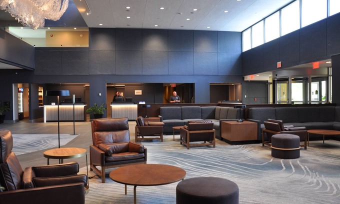 Schaumburg Hotel | Explore Marriott Chicago Schaumburg with Pool & Spa Access