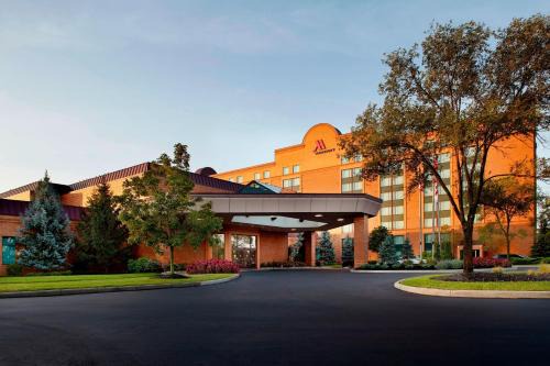 West Chester Hotel | Discover Marriott Cincinnati North: Family-Friendly Retreat