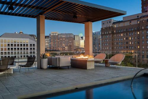Uptown Hotel | Discover Marriott Dallas Uptown: Pet-Friendly & Pool Access