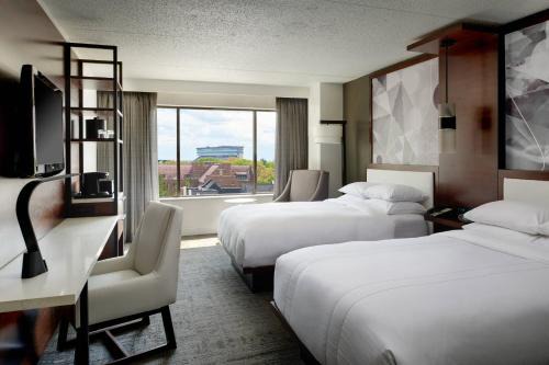 Grand River Hotel | Relax at Marriott East Lansing with Pool and Ocean View