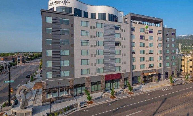 Downtown Colorado Springs Hotel | Marriott Hotel in downtown Colorado Springs with indoor pool,WiFi, fitness room