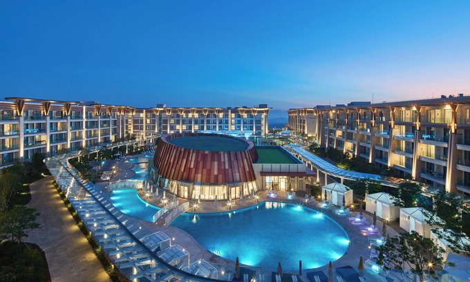 Andeok Hotel | 5-Star Marriott Jeju Shinhwa World: Pool & Eco-Friendly Stay