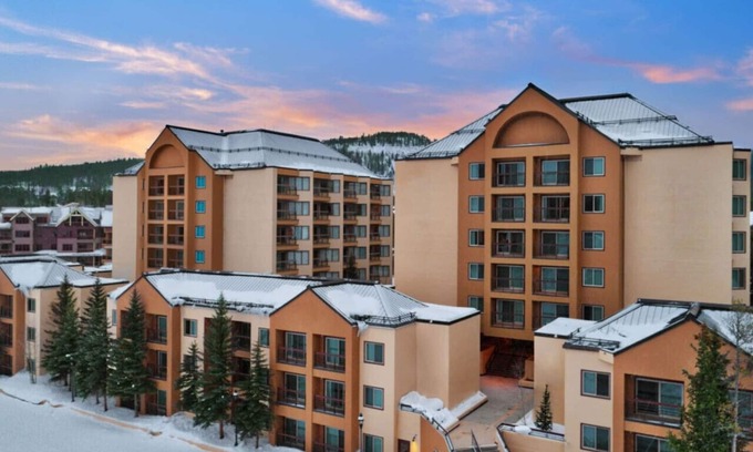 Peak 9 Condo | Guest Rated 10/10: Marriott Mountain Valley Lodge Retreat
