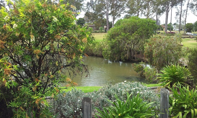 Nowra Hotel | Budget-Friendly Marriott Park Motel with Breakfast & Kitchen
