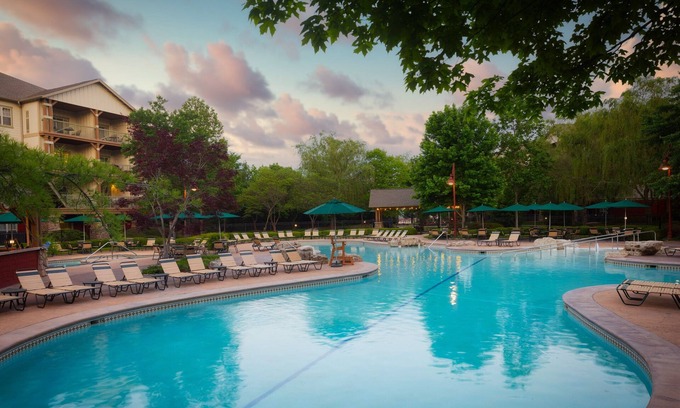 Branson House | Relax at Marriott's Willow Ridge Lodge with Pool & Spa