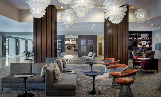 Airport Township Hotel | Comfortable Marriott St. Louis Airport with Pool & Dining