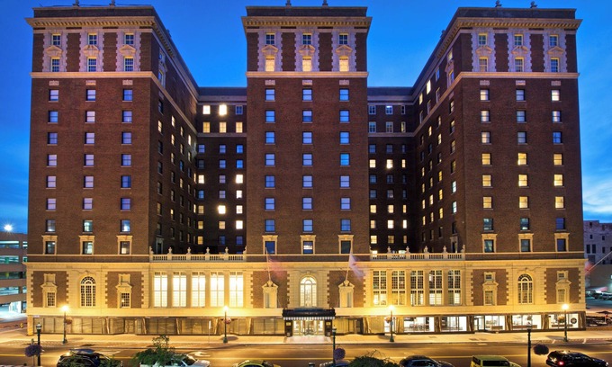 Downtown Syracuse Hotel | Elegant Marriott Syracuse Downtown: Spa & Family-Friendly Stays