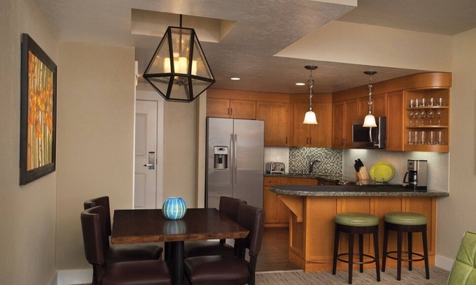 South Lake Tahoe Resort | Experience Marriott Timber Lodge: On-Site Gondola Access