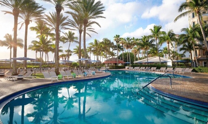 Palm Beach Shores Hotel | Explore Ocean Views at Marriotts Ocean Pointe Studio