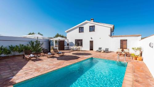 Riogordo House | Relaxing Retreat at Marrucho Alto Riogordo - 4 Star Stay
