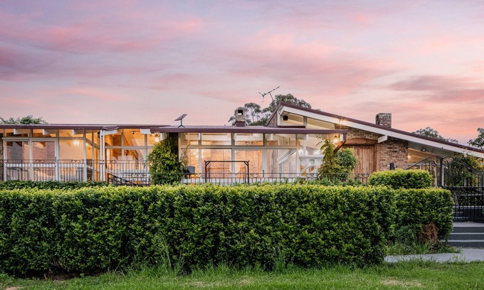 Menangle Cottage | Discover Mars: Luxe Farmhouse Getaway with Stellar Amenities