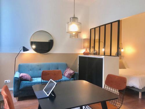 1st Arrondissement Apartment | Discover Marseillement Votre: Family-Friendly Getaway