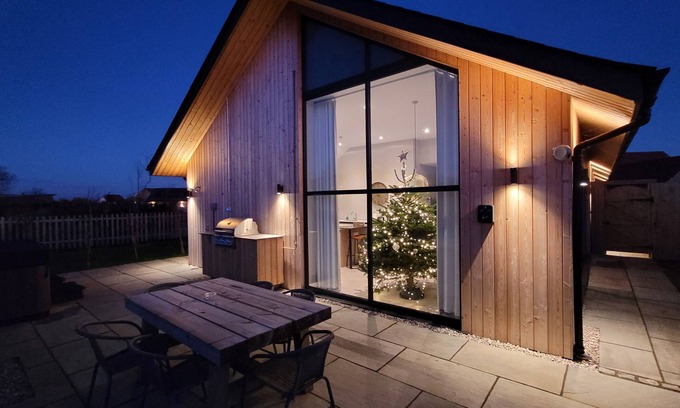 Dunholme House | Pet-Friendly Retreat at Marsh Marigold Cottage, Ashlin Farm