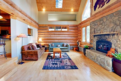 Montgomery Estates House | Discover Marshall Haven: Family and Pet-Friendly Retreat