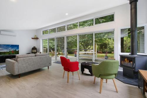 Bright House | Family-Friendly Marshmallow Retreat & Studio Getaway