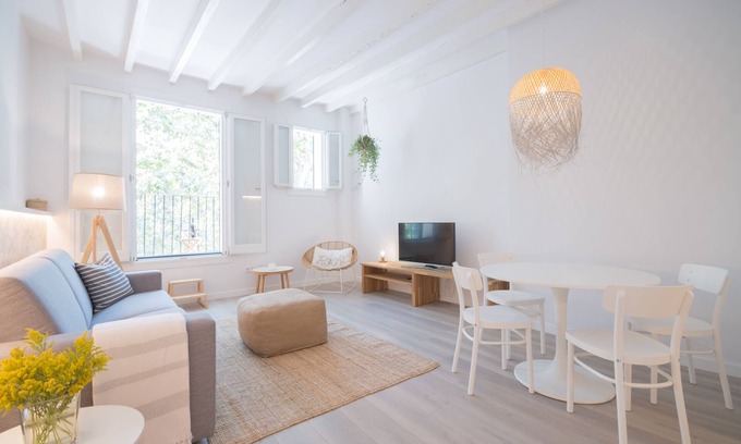 La Llotja-Born Apartment | Majestic Marsuites 3: Views of Palace and Cathedral