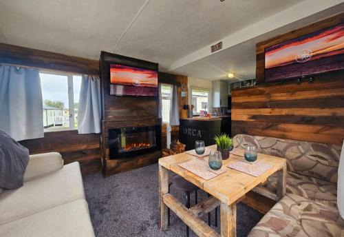 Cresswell Ski Chalet | Pet-Friendly Martha's Inn Cresswell with Pool Amenities