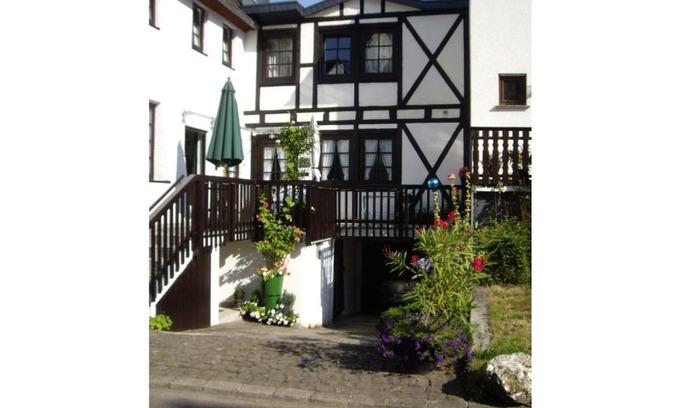 Enkirch Apartment | Discover Marthelsbach Mühle: Family-Friendly with Breakfast