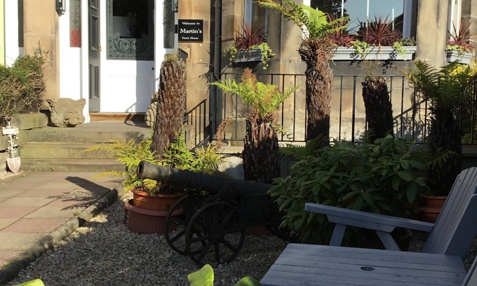 Merchiston House | Exceptional Martin's Guesthouse with Family-Friendly Amenities