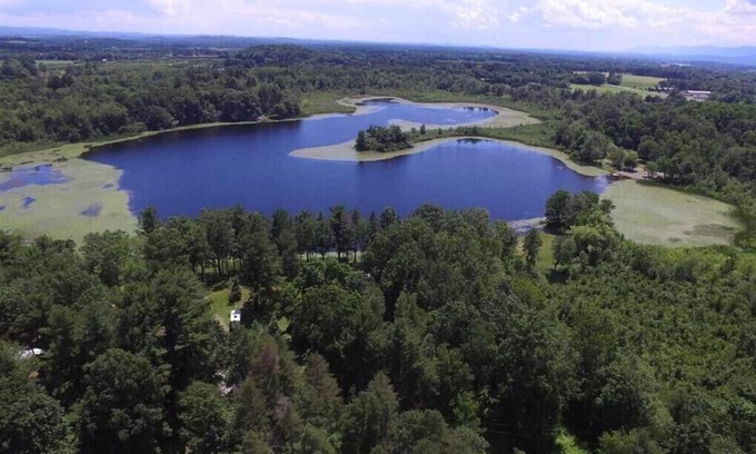 Valatie House | Pet-Friendly Martin Van Buren Lake Cottage - Rated 10/10!