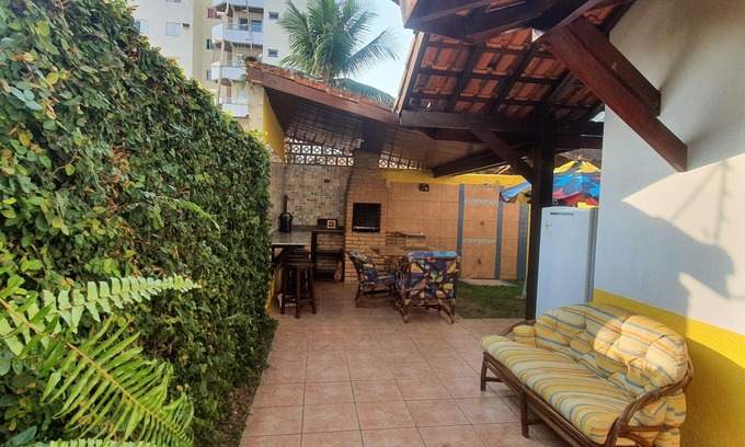 Martim de Sa House | Spacious Martim: Ideal for Groups with Kitchen Amenities