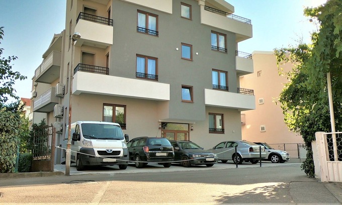Maini Apartment | Top-Rated Martinovic Rooms with Oceanfront Views