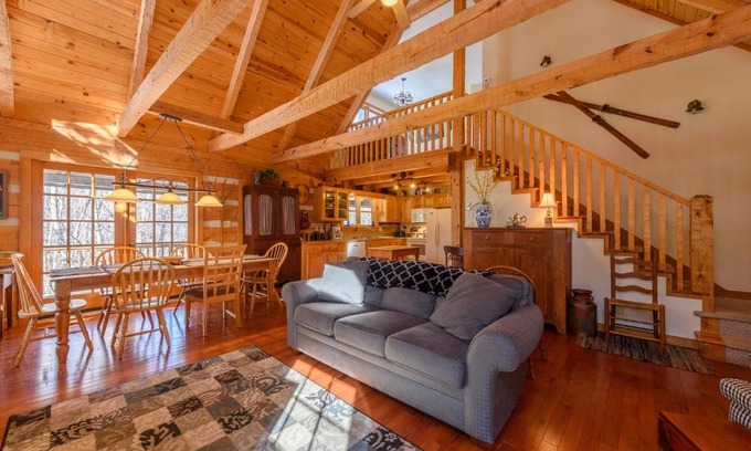 Seven Devils House | Experience Comfort at Martins Nest: Pet-Friendly Retreat