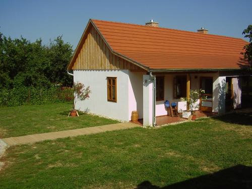 Gelse House | Top-Rated Martonvendeghaz 1: A Family-Friendly Retreat