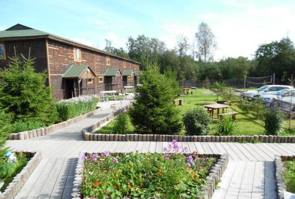 Petrovsky House | Cozy Martsialnye Kluchi Guest House with Ocean Views