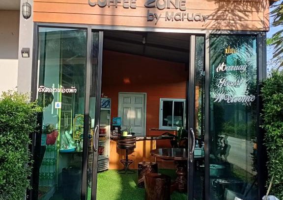 Tha Chang House | Discover Maruay: Family-Friendly Stay with Hot Tub & Dining