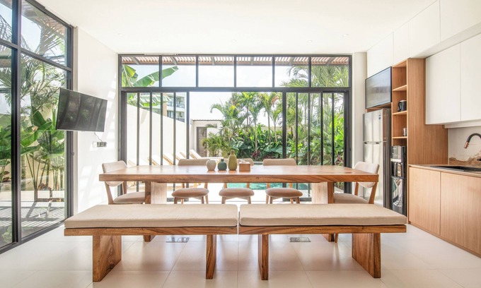 Berawa Villa | Marvelous 6BR 2 Mins to Beach