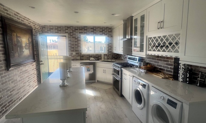 Central Malibu Condo | Marvelous just remodeled 2 bed/2 bath apartment fully furnished in Malibu!