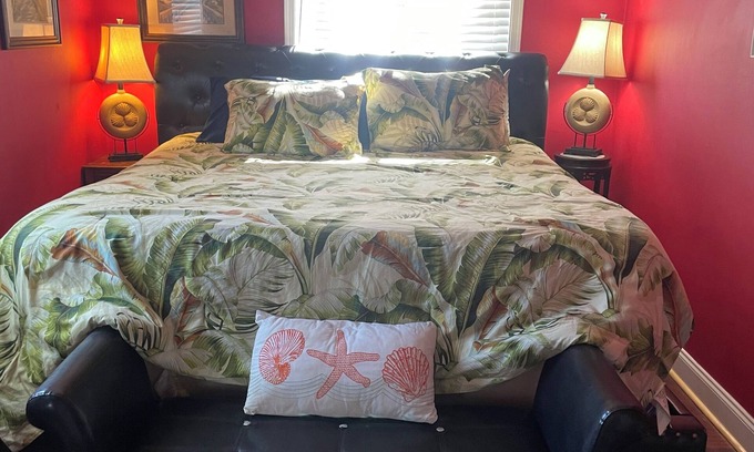 Livingston Apartment | Marvelous Master on the Water at Lake Anna with Tv and Full Bathroom