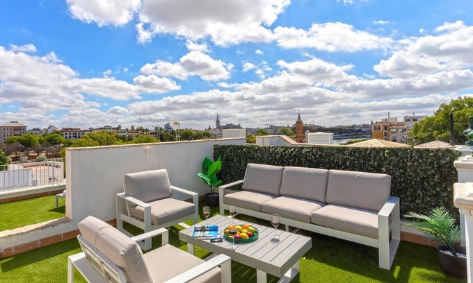 Triana Apartment | Stylish Penthouse with Spa in Vibrant Triana Area
